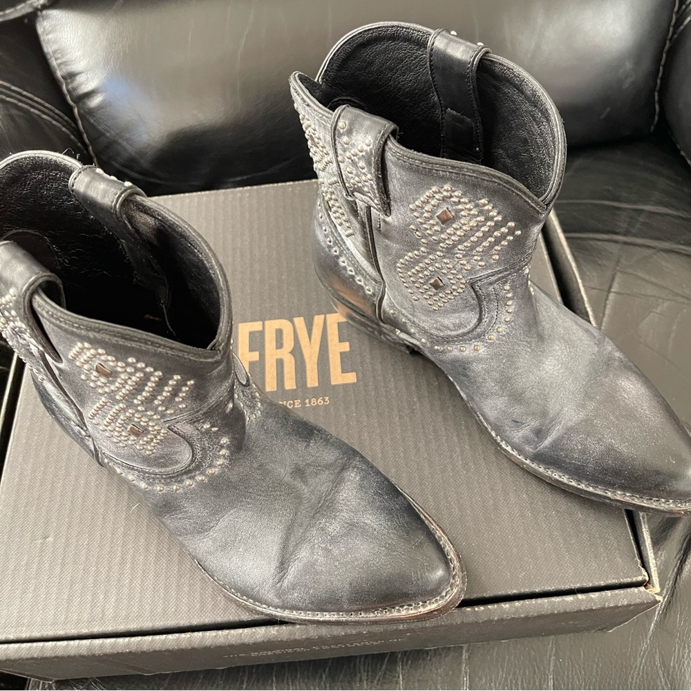 Women Frye Billy Stud Short
